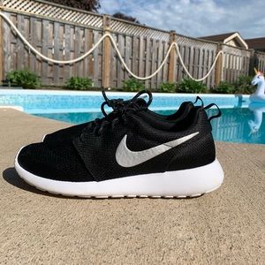 Black Nike Roshe NWOT